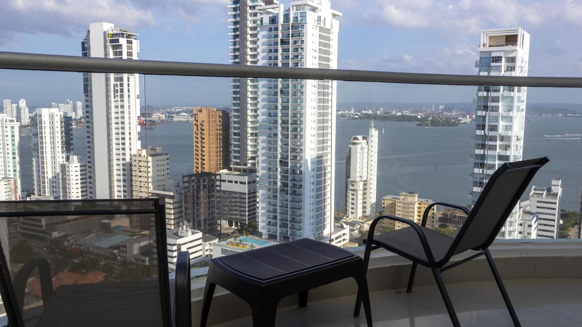 Frente Al Mar Con Vista única En Apartamento *
